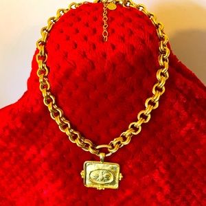 Gold chain bee necklace